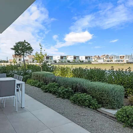 Serenity Waves 11 Ларнака