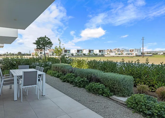 Serenity Waves 11 Λάρνακα