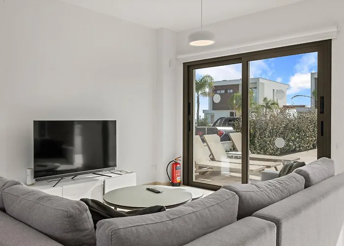 Serenity Waves 11 * Larnaca